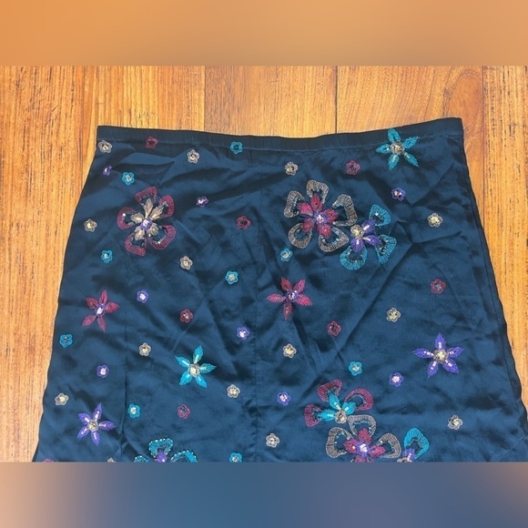 Vintage Chico's 100% Silk Sequin Embroidered High Waisted Midi Length Skirt - Picture 8 of 9